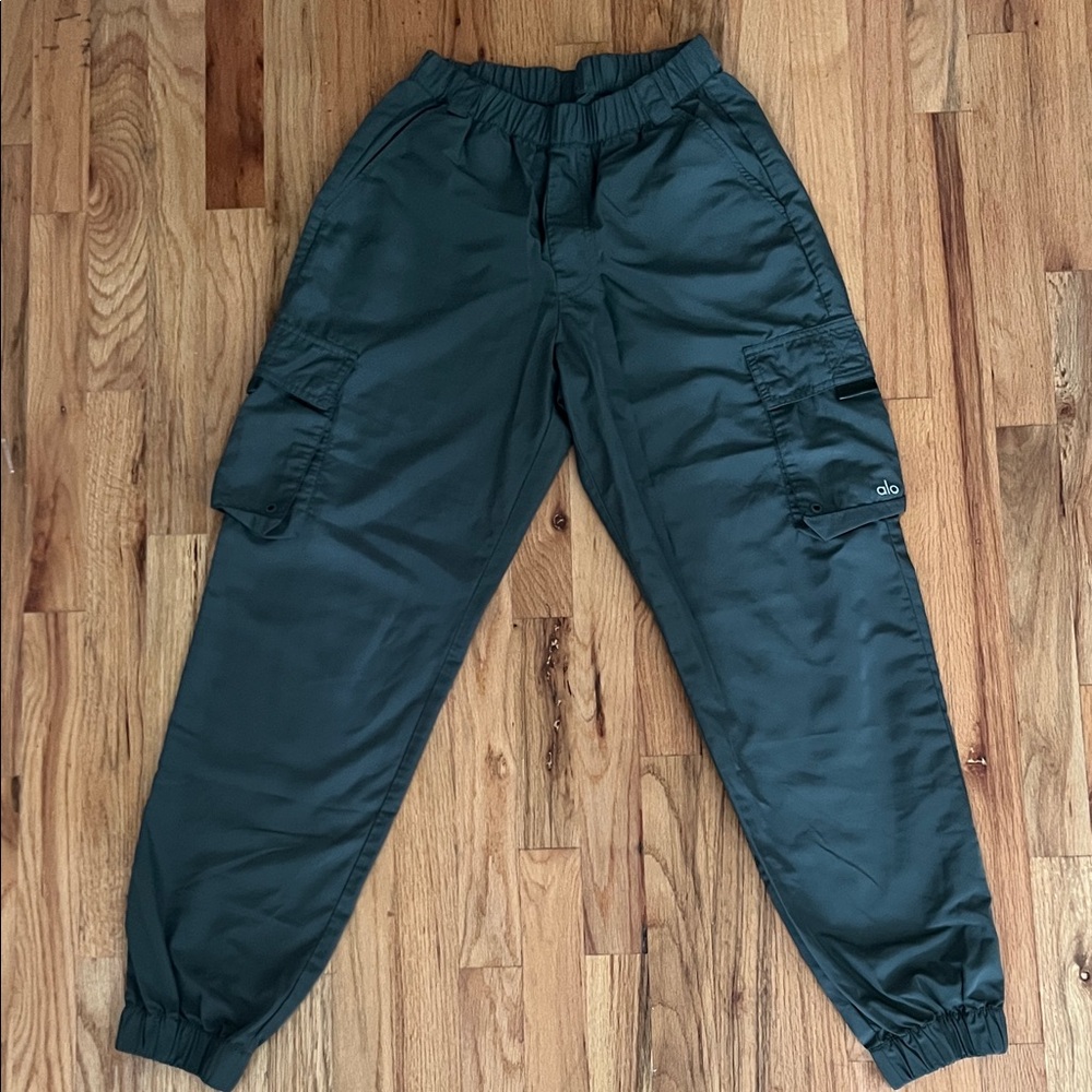 ALO Yoga Jogger Pants in Charcoal